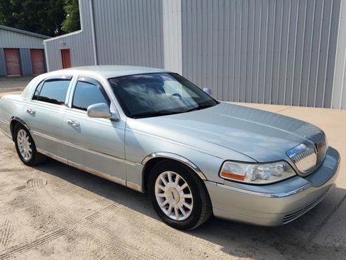 Used 2007 Lincoln Town Car Signature RWD image 5