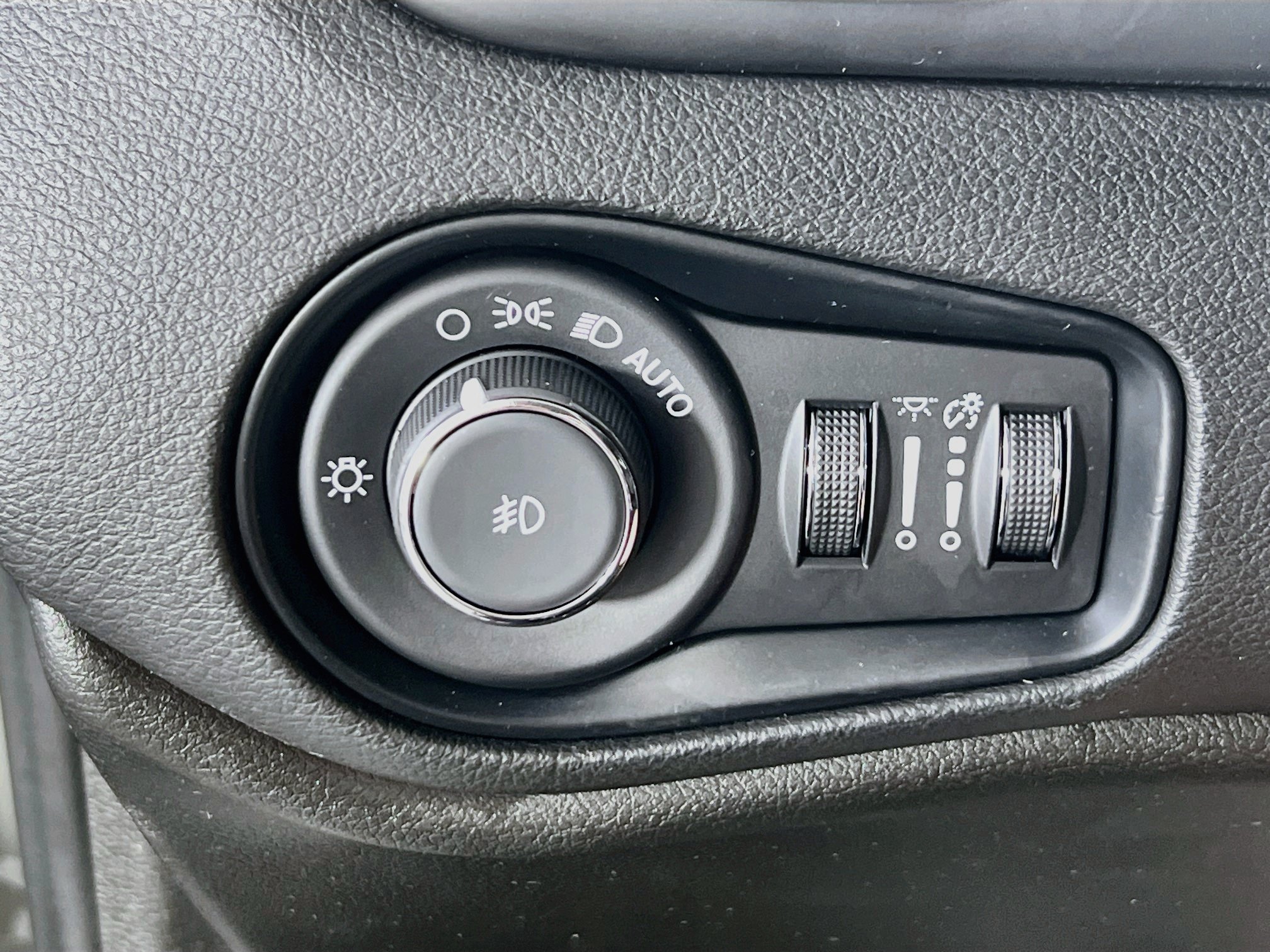 Used 2023 Jeep Renegade Trailhawk AWD/4WD image 10