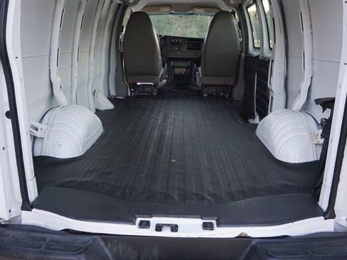 Used 2010 Chevrolet Express 1500 image 26