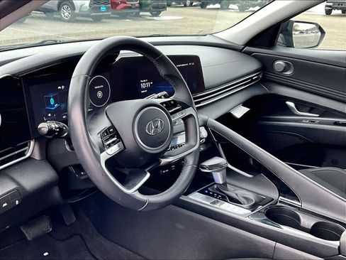 Used 2023 Hyundai Elantra SEL w/ Convenience Package image 8