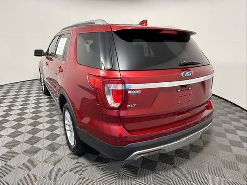 Used 2017 Ford Explorer XLT w/ Equipment Group 202A image 4