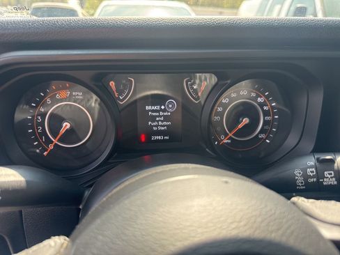 Used 2025 Jeep Wrangler Willys image 4