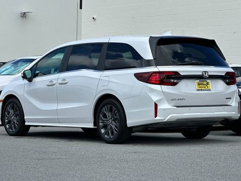 New 2026 Honda Odyssey Touring image 5