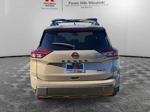 Used 2025 Nissan Rogue SV image 6