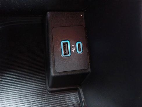 Used 2022 Ford Edge SEL image 19