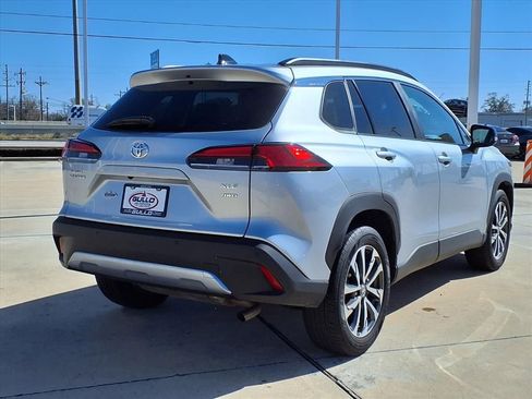 Certified 2025 Toyota Corolla Cross XLE image 6
