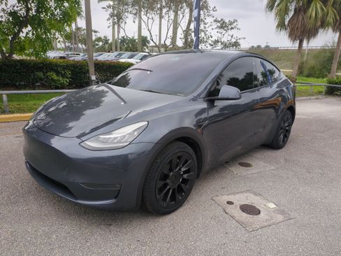 Used 2023 Tesla Model Y Long Range image 9