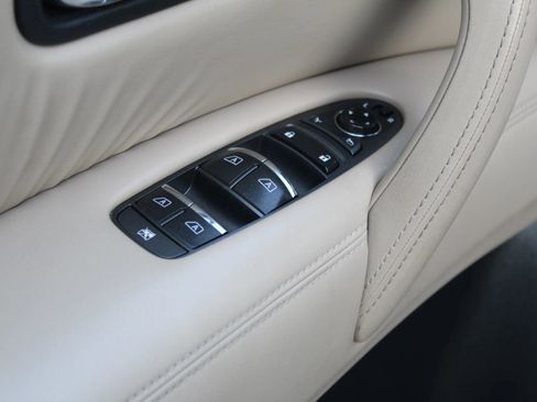 Used 2017 Nissan Armada SL image 23