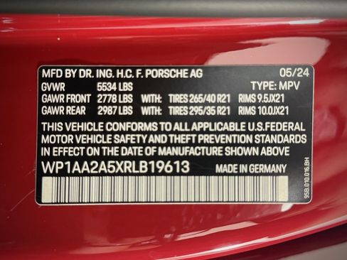 Used 2024 Porsche Macan image 32