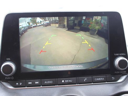 Used 2022 Nissan Sentra SV FWD image 19