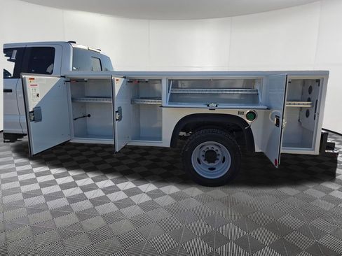 New 2026 Ford F550 4x4 Supercab Super Duty image 15