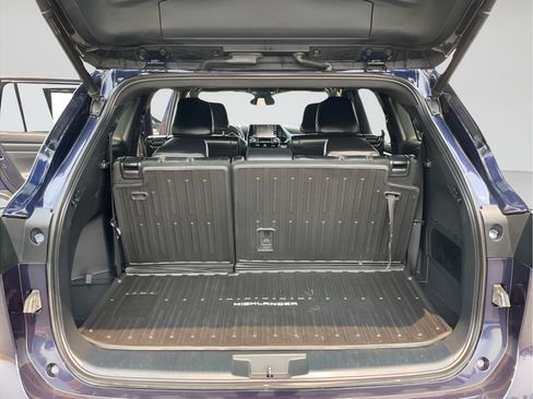 Used 2022 Toyota Highlander XSE AWD/4WD image 16