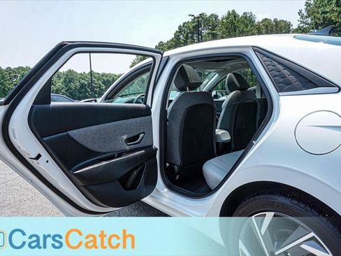 Used 2024 Hyundai Elantra Limited FWD image 39