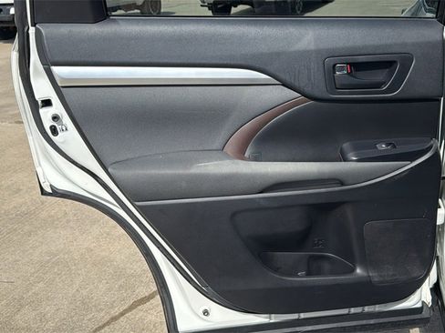 Used 2019 Toyota Highlander Plus image 18