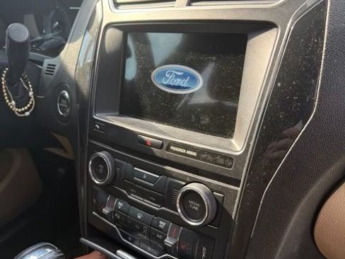 Used 2017 Ford Explorer XLT w/ Equipment Group 202A FWD image 14