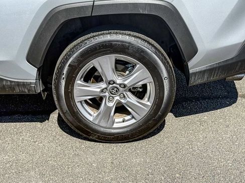 Used 2025 Toyota RAV4 XLE AWD/4WD image 11