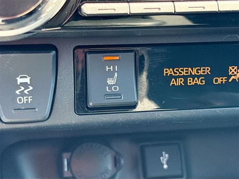 Used 2022 Toyota RAV4 XLE image 20