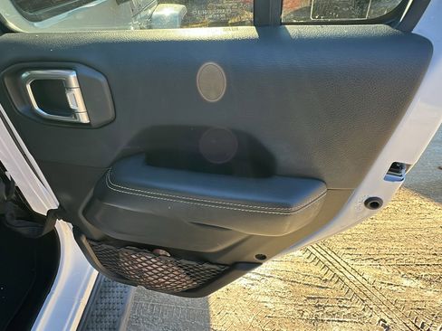 Used 2019 Jeep Wrangler Unlimited Sahara image 20