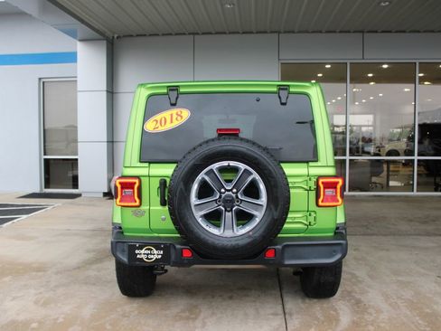 Used 2018 Jeep Wrangler Unlimited Sahara AWD/4WD image 8