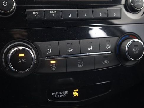 Used 2018 Nissan Rogue Sport S image 17