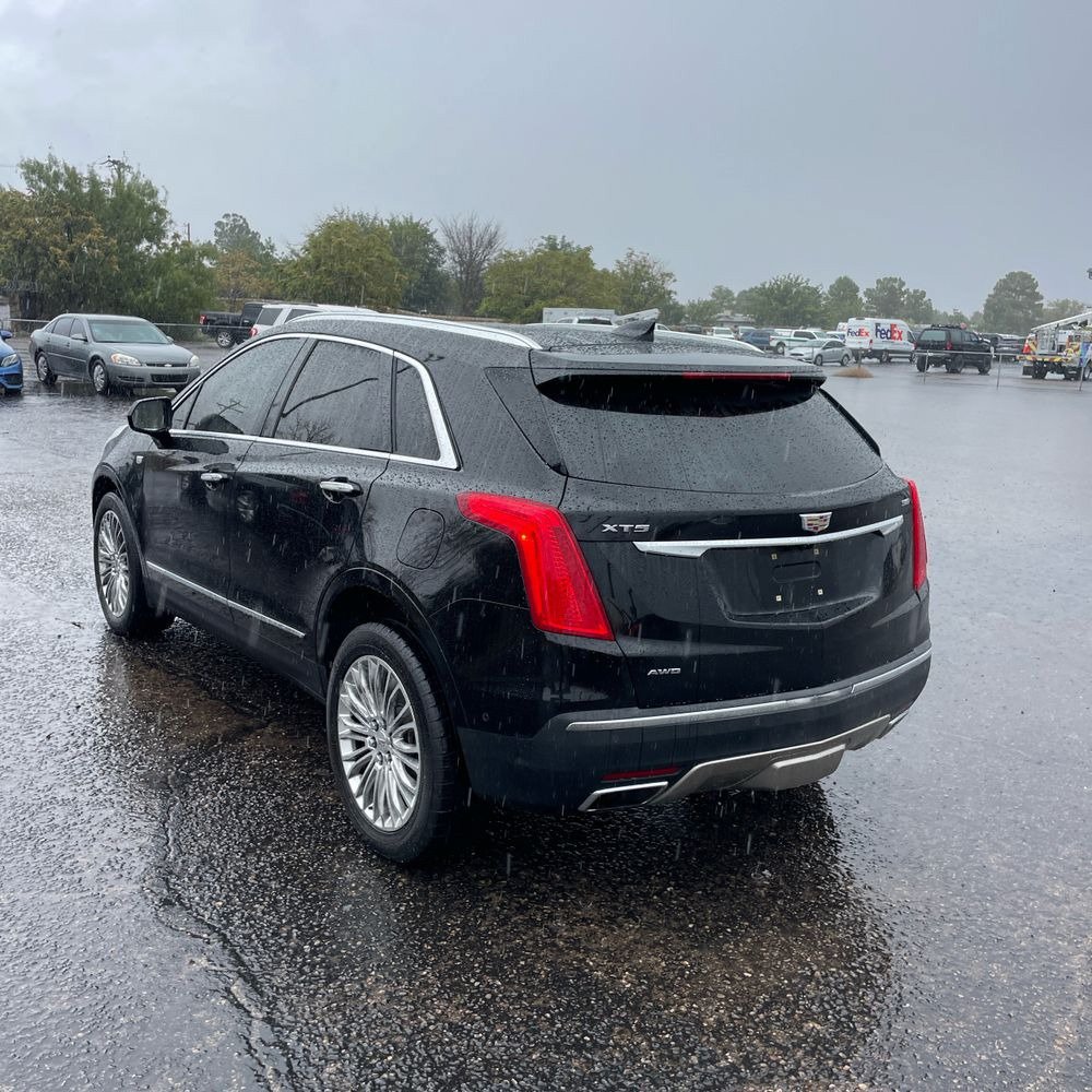 Used 2017 Cadillac XT5 Platinum w/ Driver Assist Package AWD/4WD image 4