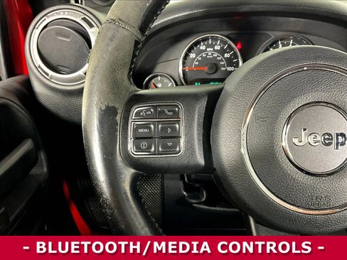 Used 2014 Jeep Wrangler Unlimited Sahara w/ Connectivity Group AWD/4WD image 11