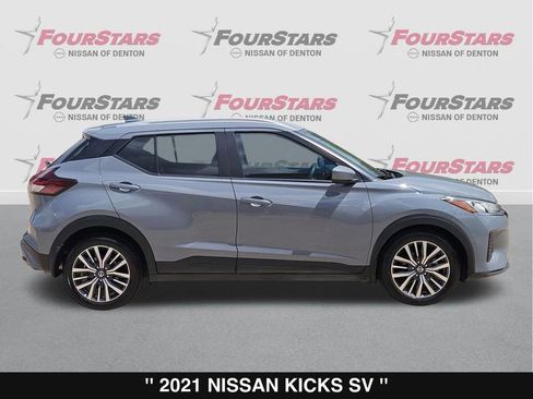 Used 2021 Nissan Kicks SV image 3