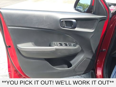 Used 2025 Hyundai Venue Limited FWD image 11