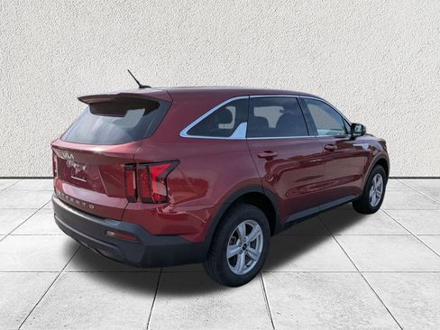Used 2022 Kia Sorento LX image 3