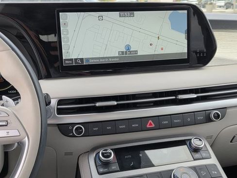 Used 2023 Hyundai Palisade Calligraphy image 9