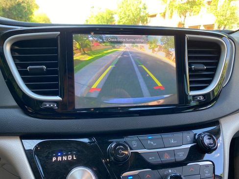 Used 2023 Chrysler Pacifica Touring-L FWD image 69