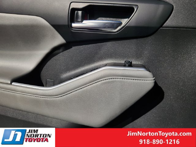 Used 2021 Toyota Highlander XLE FWD image 23