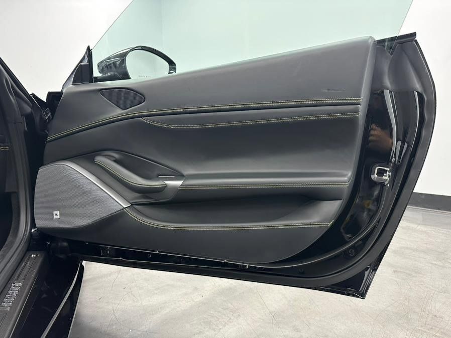 Used 2019 Ferrari Portofino RWD image 50