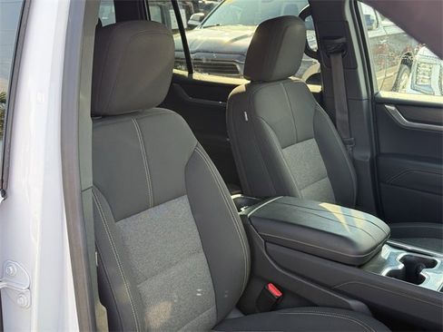 Used 2025 GMC Acadia Elevation image 20