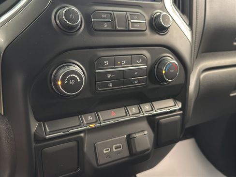 Used 2020 Chevrolet Silverado 1500 LT image 24