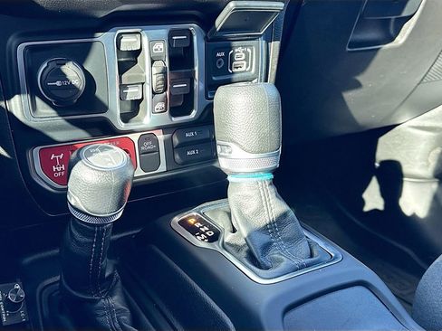 Used 2024 Jeep Wrangler Willys image 15