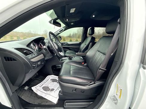 Used 2019 Dodge Grand Caravan GT image 16