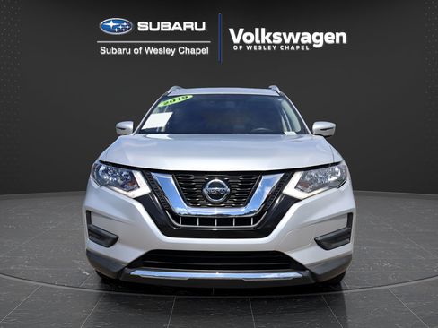 Used 2019 Nissan Rogue SV FWD image 2