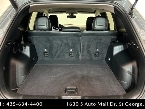 Used 2020 Jeep Cherokee Latitude Plus w/ Comfort/Convenience Group image 22