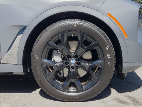 Used 2023 BMW X7 xDrive40i w/ Premium Package image 9