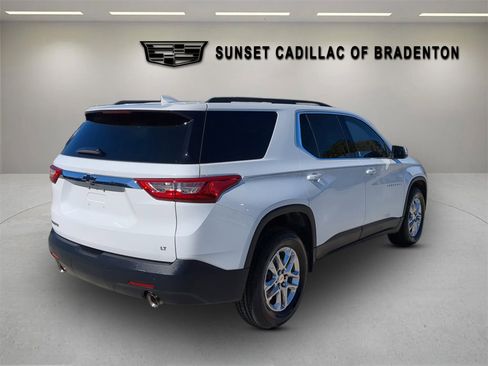 Used 2021 Chevrolet Traverse LT image 4