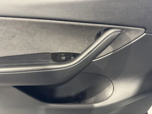 Used 2020 Tesla Model Y Long Range image 12