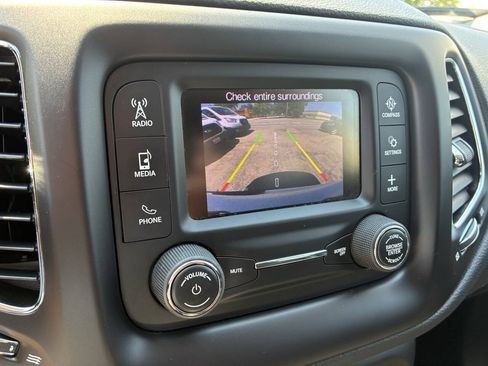 Used 2018 Jeep Compass Latitude w/ Safe & Security Group AWD/4WD image 18