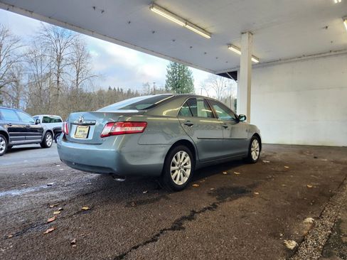 Used 2011 Toyota Camry LE image 3
