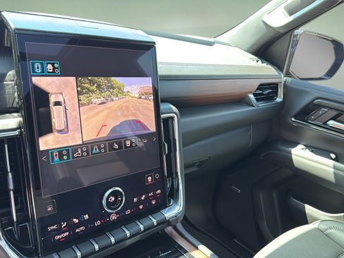 Used 2026 GMC Yukon XL Denali w/ Denali Reserve Package AWD/4WD image 45