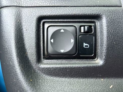 Used 2015 Nissan Versa Note FWD image 19