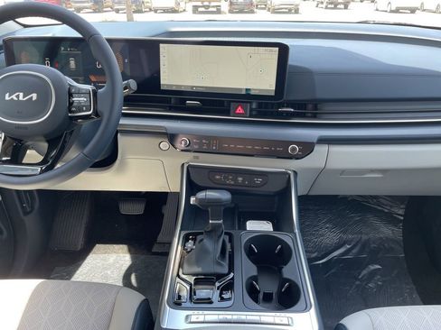 New 2026 Kia Carnival EX FWD image 11