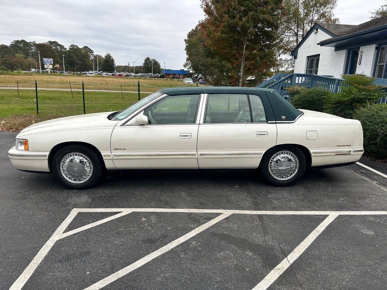 Used 1998 Cadillac De Ville D'Elegance w/ Safety/Security Pkg FWD image 5