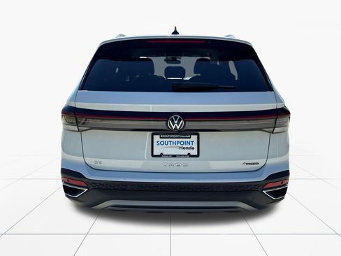 Used 2025 Volkswagen Taos SE AWD/4WD image 7