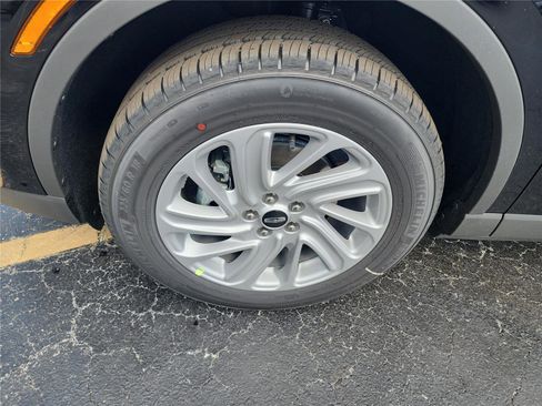 New 2026 Lincoln Corsair Premiere image 9